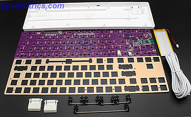 Los teclados personalizados son fáciles de hacer con interruptores mecánicos.  Solo necesita unas pocas partes y un poco de grasa para comenzar.