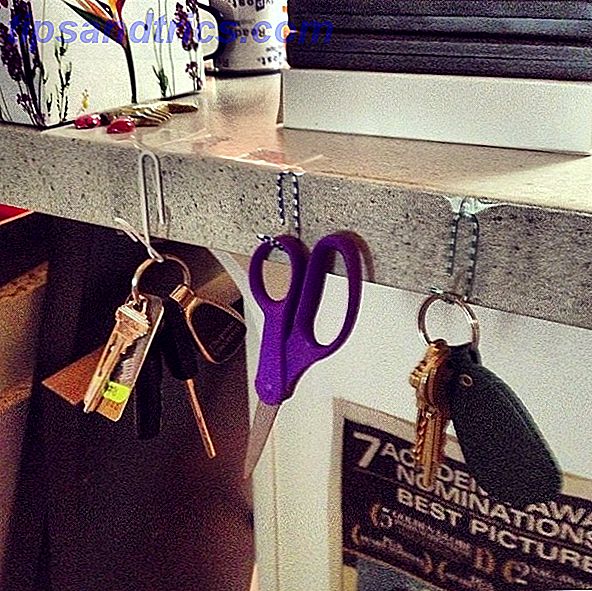Instagram-Life-Hacks-Paper-Clips-Key-Chain-Hanger