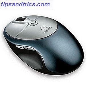 En su forma más básica, el mouse es un equipo bastante simple.  Tiene un sensor para determinar la posición y dos o tres botones.