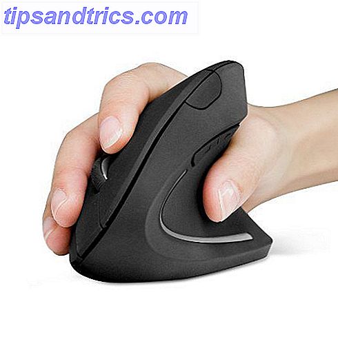 Når du tenker på en datamus, tenker du sannsynligvis på den tradisjonelle musen med to knapper og et rulleskive.  En ergonomisk mus ser helt annerledes ut - og det kan redusere belastningen på håndleddet ditt!