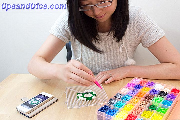 Come creare il tuo retro accessori a 8 bit fai da te design pixel art gioielli peg board