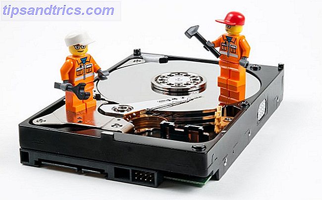 Lego Arbeiter auf offener Festplatte