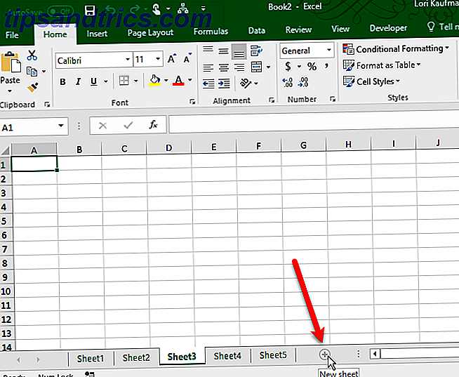 Las hojas de trabajo en su libro de Excel aparecen como pestañas en la parte inferior de la ventana de Excel.  Le mostraremos cómo trabajar mejor con las pestañas de la hoja de cálculo de Excel.