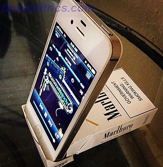 Instagram-Life-Hacks-Cigarette-Pack-Iphone-Dock