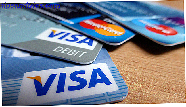 cartões de crédito espalhados