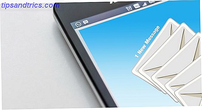 Was ist POP und IMAP und welche sollten Sie für Ihre E-Mail verwenden? Stock E-Mail-Foto auf Smartphone