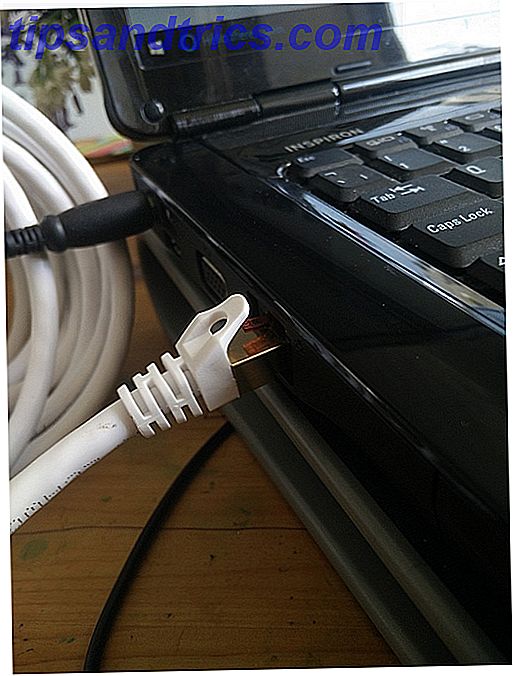 Ethernet-kabel tilsluttet til bærbar computer
